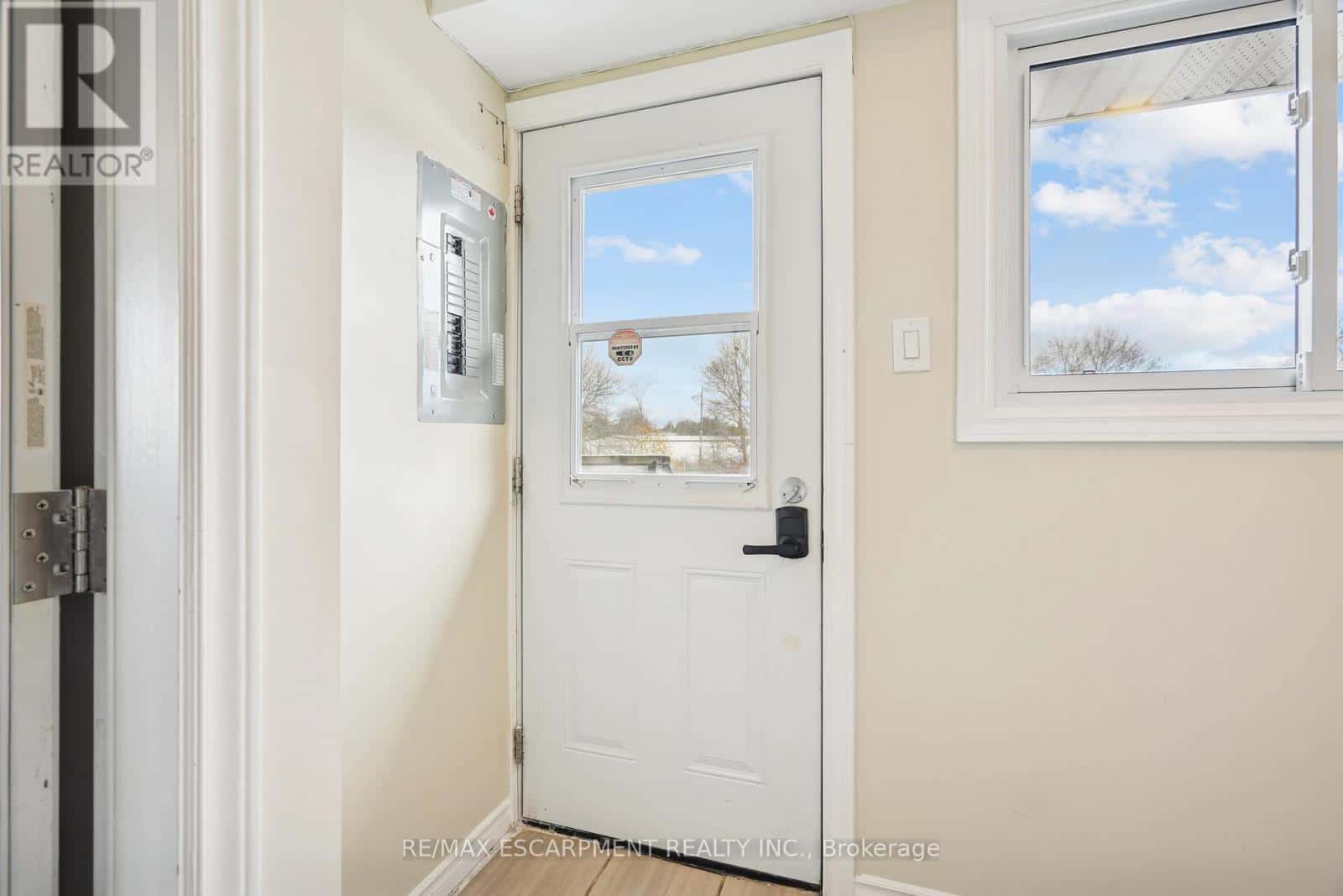 UNIT B - 154 MAIN STREET N — Guelph/Eramosa (Rockwood), Ontario - Photo 3 of 50