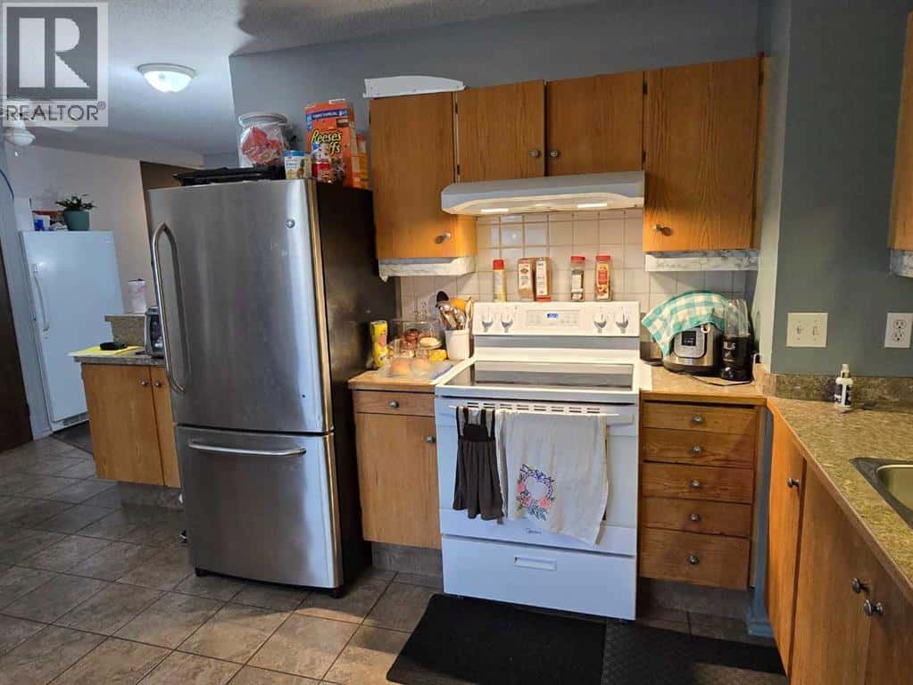 425A 7 Street N — Picture Butte, Alberta - Photo 3 of 29