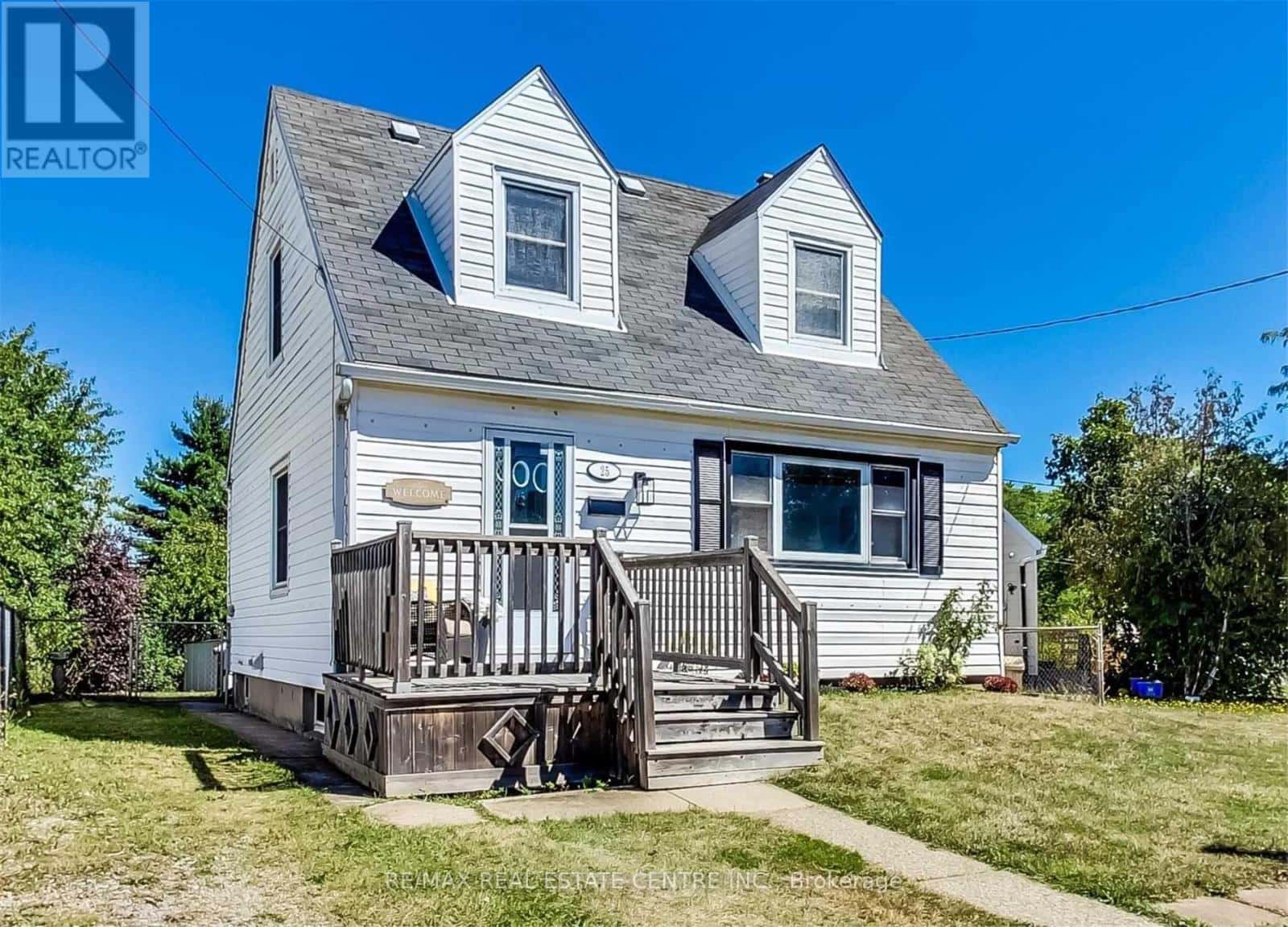 25 HAYES AVENUE — Hamilton (McQuesten), Ontario - Photo 2 of 28