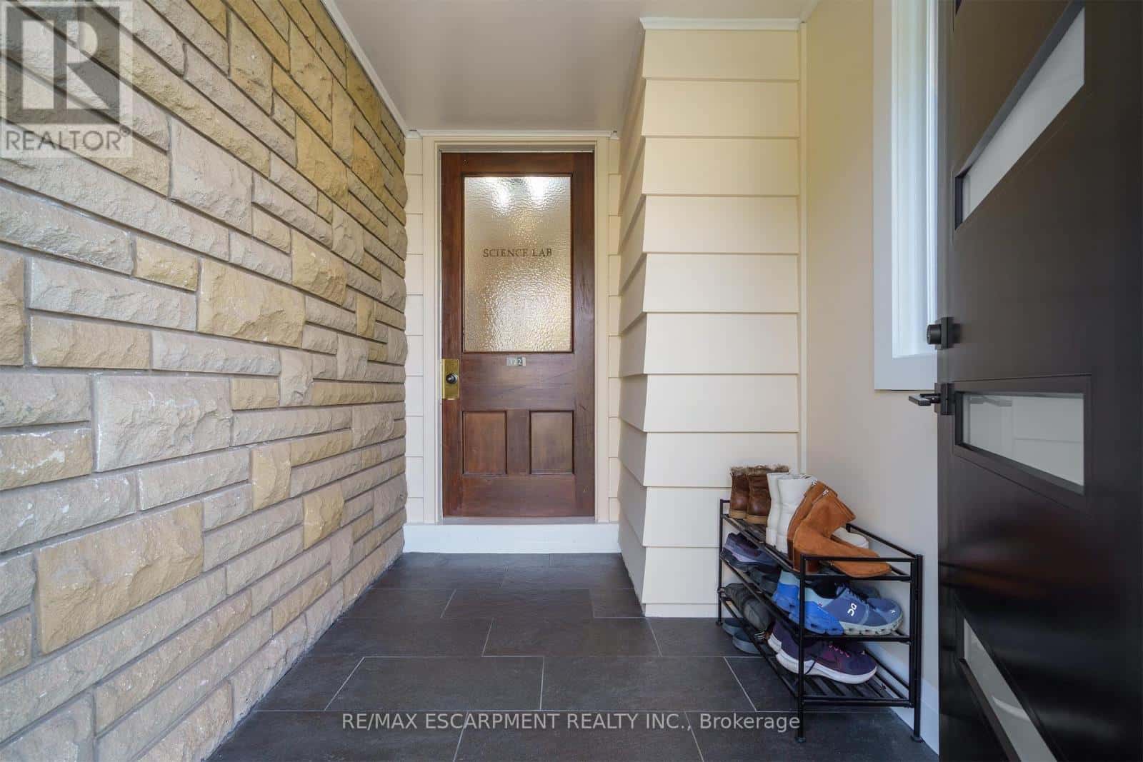 11 MCMASTER AVENUE — Hamilton (Dundas), Ontario - Photo 4 of 47