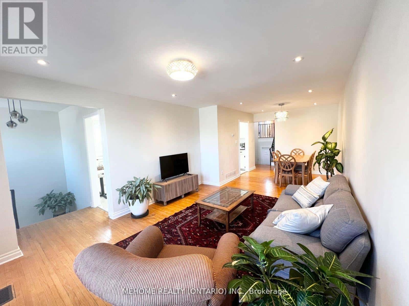 UPPER - 126 EDMONTON DRIVE — Toronto (Pleasant View), Ontario - Photo 3 of 14