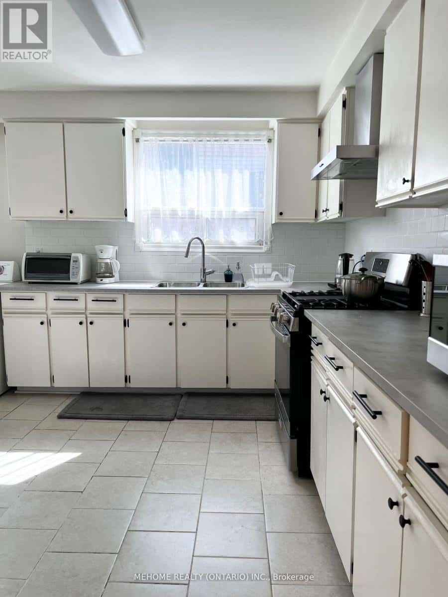 UPPER - 126 EDMONTON DRIVE — Toronto (Pleasant View), Ontario - Photo 5 of 14