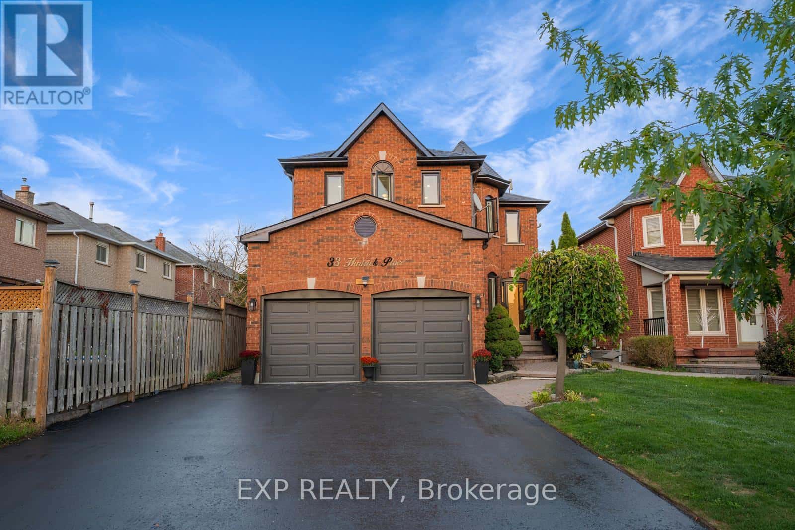 33 HARTRICK PLACE — Whitby (Rolling Acres), Ontario - Photo 2 of 49