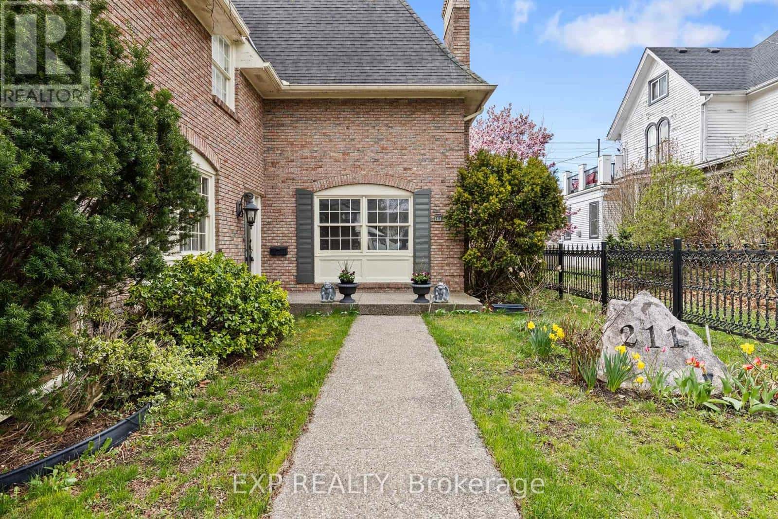 211 MERRITT STREET — Welland (Prince Charles), Ontario - Photo 3 of 51