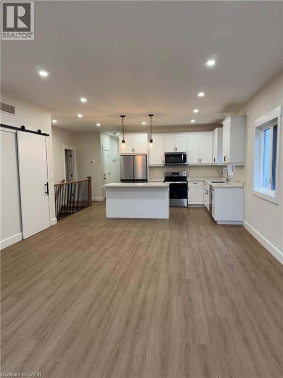 304 ABERDEEN Avenue — Delhi, Ontario - Photo 3 of 19