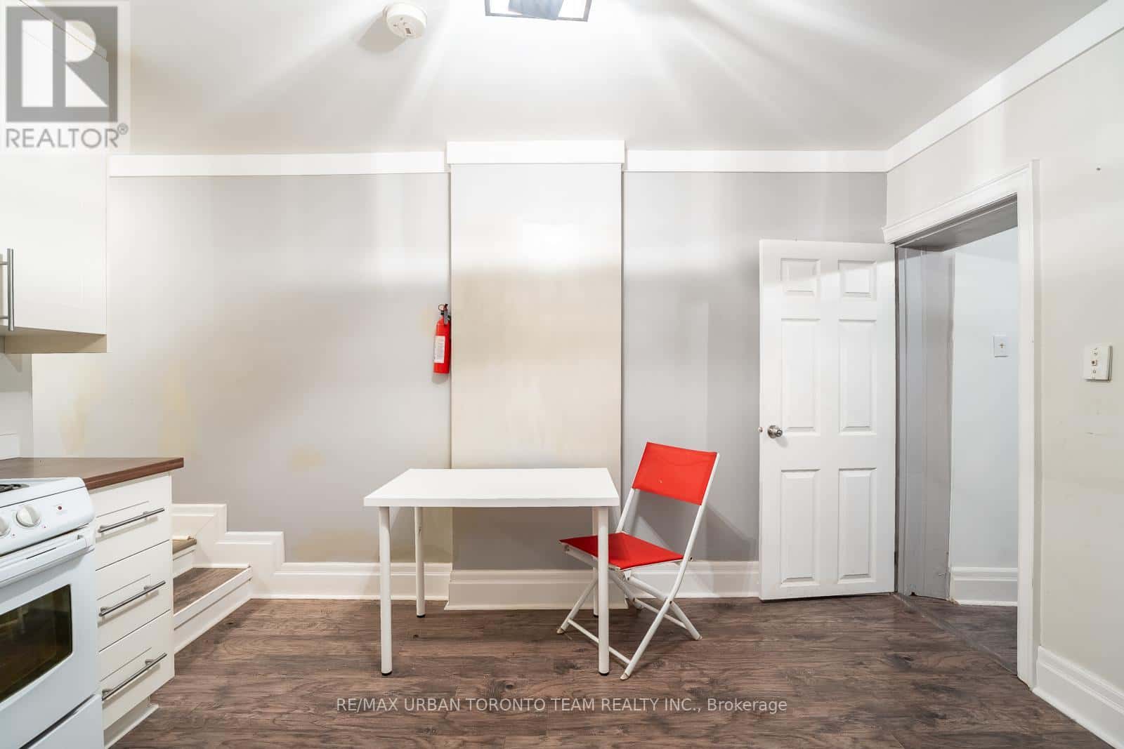 LOWER - 115A COXWELL AVENUE — Toronto (Woodbine Corridor), Ontario - Photo 2 of 28