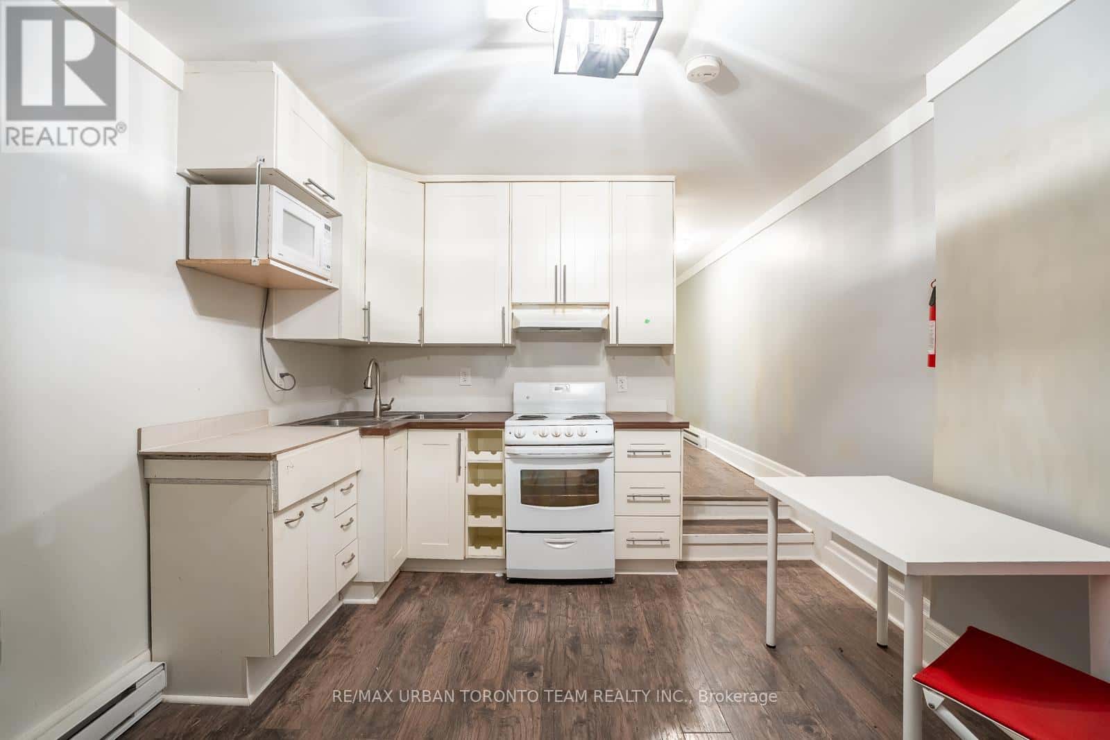 LOWER - 115A COXWELL AVENUE — Toronto (Woodbine Corridor), Ontario - Photo 4 of 28