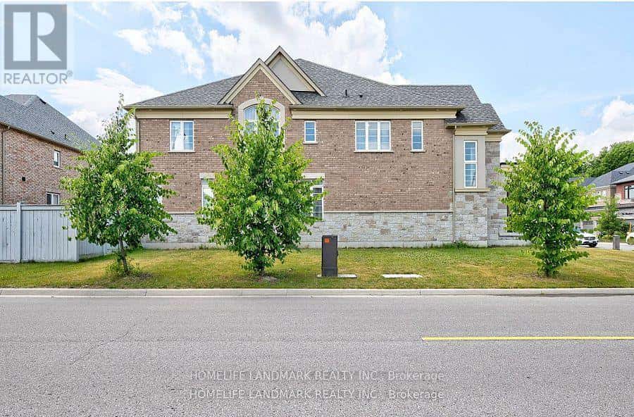 99 BECKETT AVENUE — East Gwillimbury (Holland Landing), Ontario - Photo 3 of 29