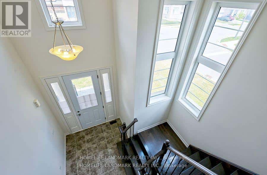 99 BECKETT AVENUE — East Gwillimbury (Holland Landing), Ontario - Photo 4 of 29