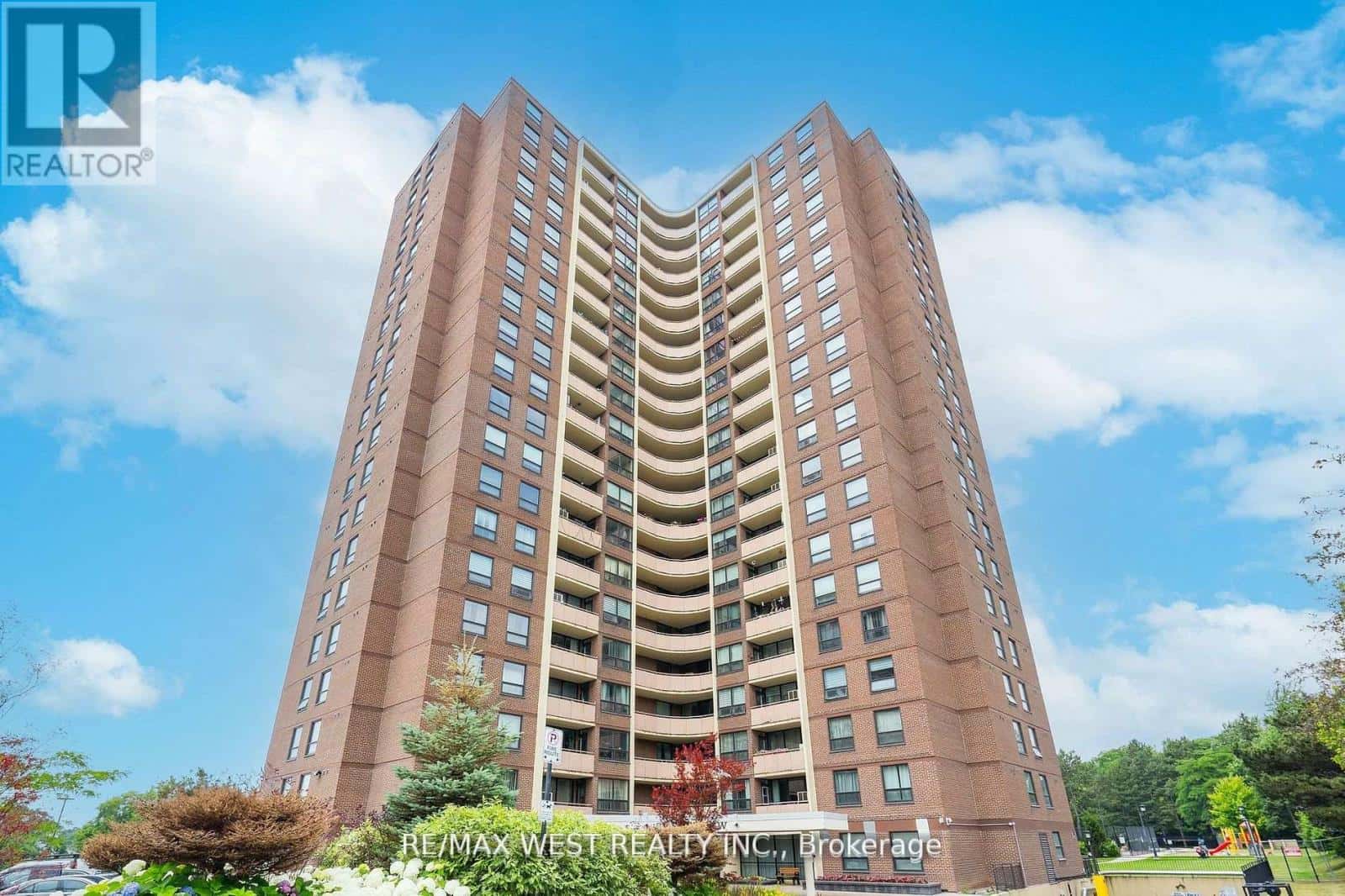 1603 - 61 RICHVIEW ROAD — Toronto (Humber Heights), Ontario - Photo 2 of 28