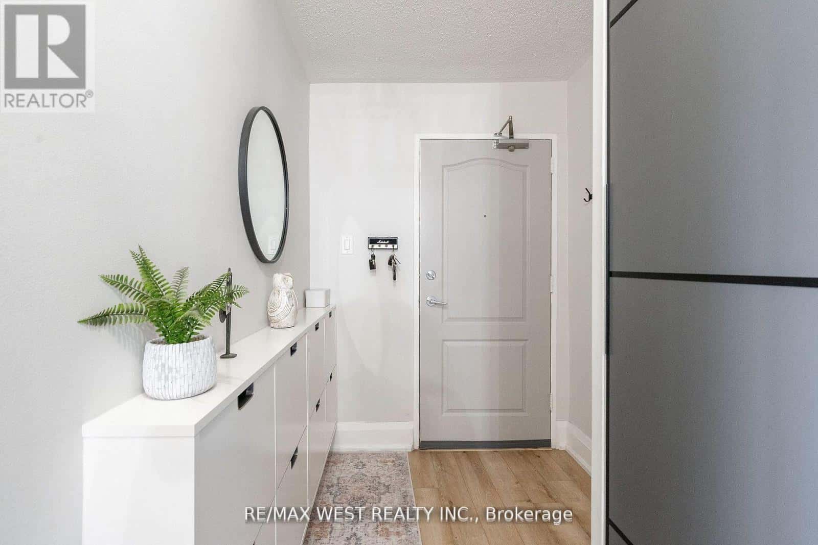 1603 - 61 RICHVIEW ROAD — Toronto (Humber Heights), Ontario - Photo 4 of 28