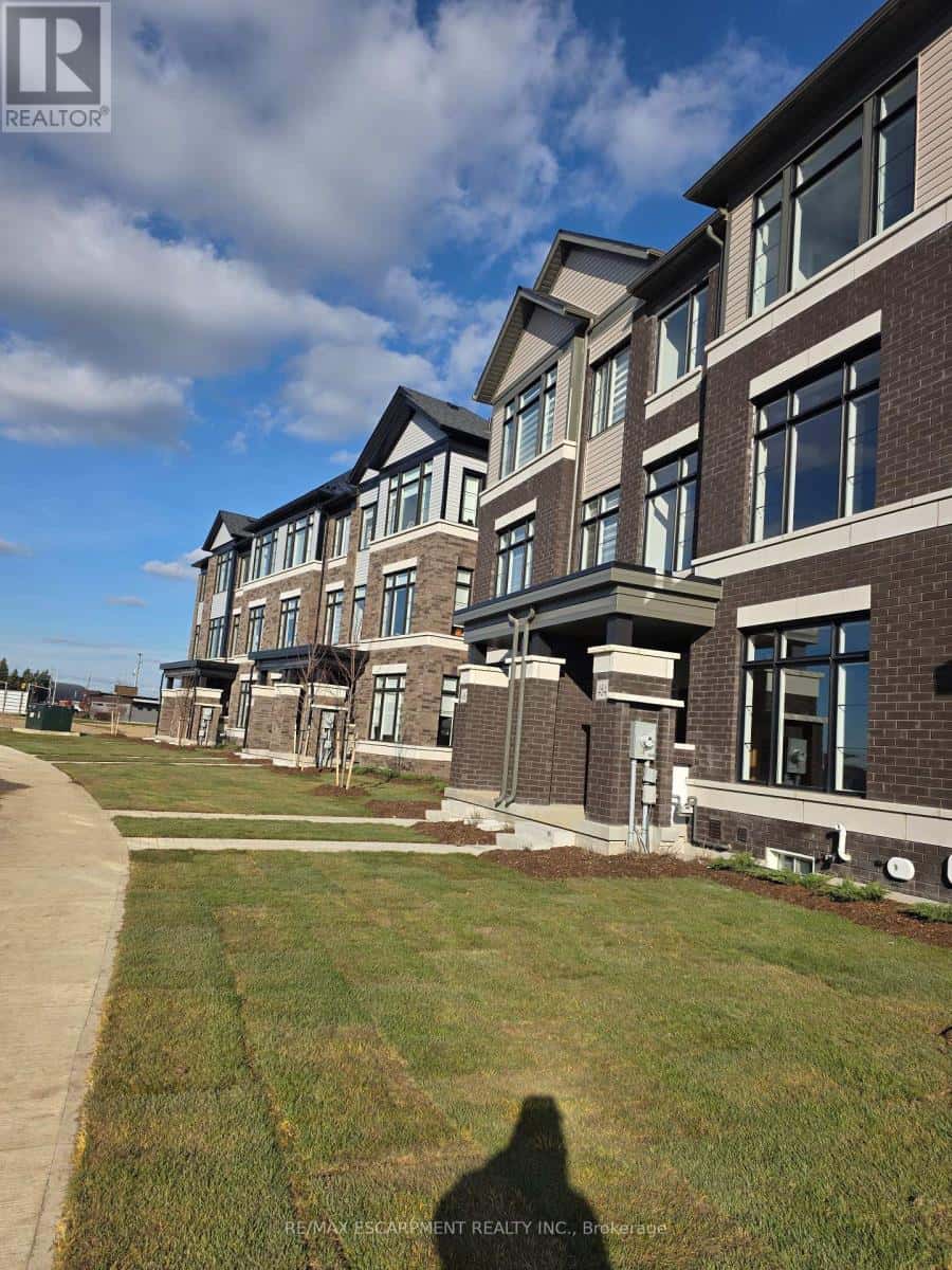 484 PROVIDENT WAY — Hamilton (Mount Hope), Ontario - Photo 4 of 25