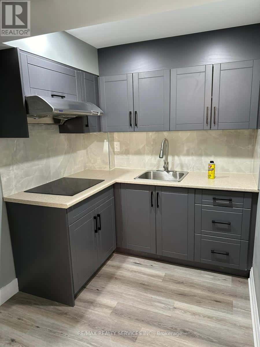 1319 MICHAEL CIRCLE N — London East (East L), Ontario - Photo 4 of 8