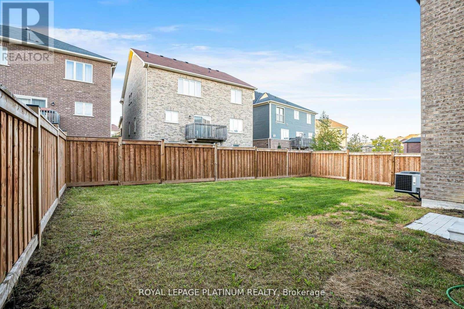 1348 HARRINGTON STREET — Innisfil (Lefroy), Ontario - Photo 4 of 41