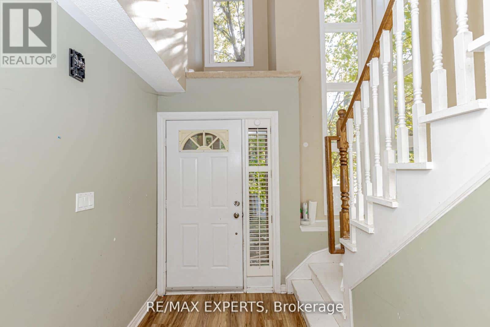 17B - 1084 QUEEN STREET W — Mississauga (Lorne Park), Ontario - Photo 3 of 39