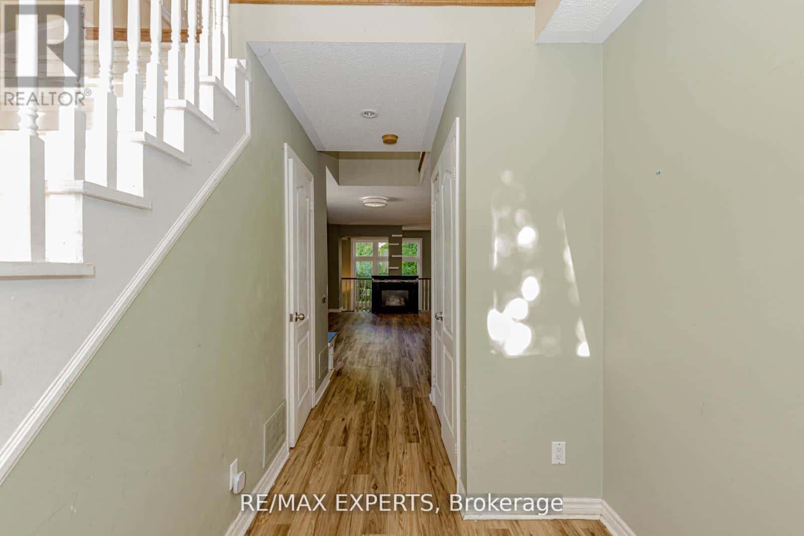 17B - 1084 QUEEN STREET W — Mississauga (Lorne Park), Ontario - Photo 5 of 39