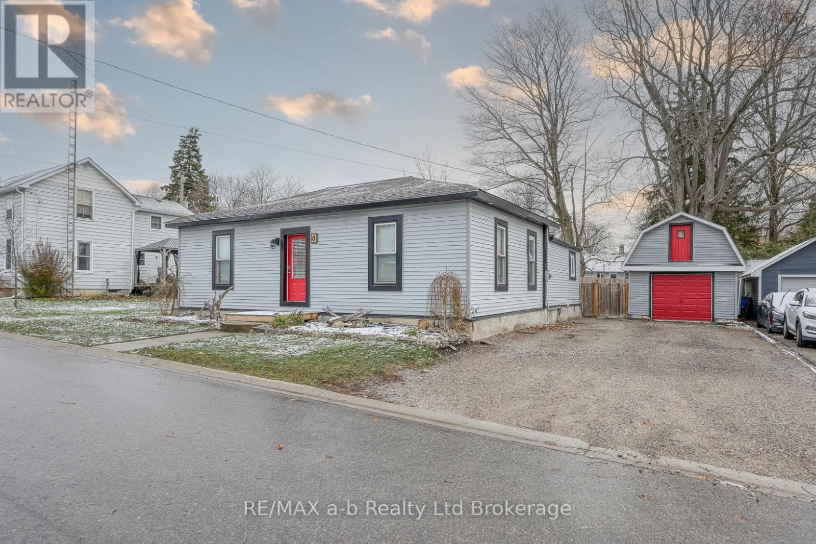 8 VICTORIA STREET — Norwich (Norwich Town), Ontario - Main photo