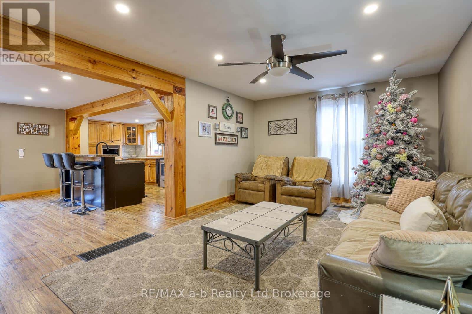 8 VICTORIA STREET — Norwich (Norwich Town), Ontario - Photo 4 of 32