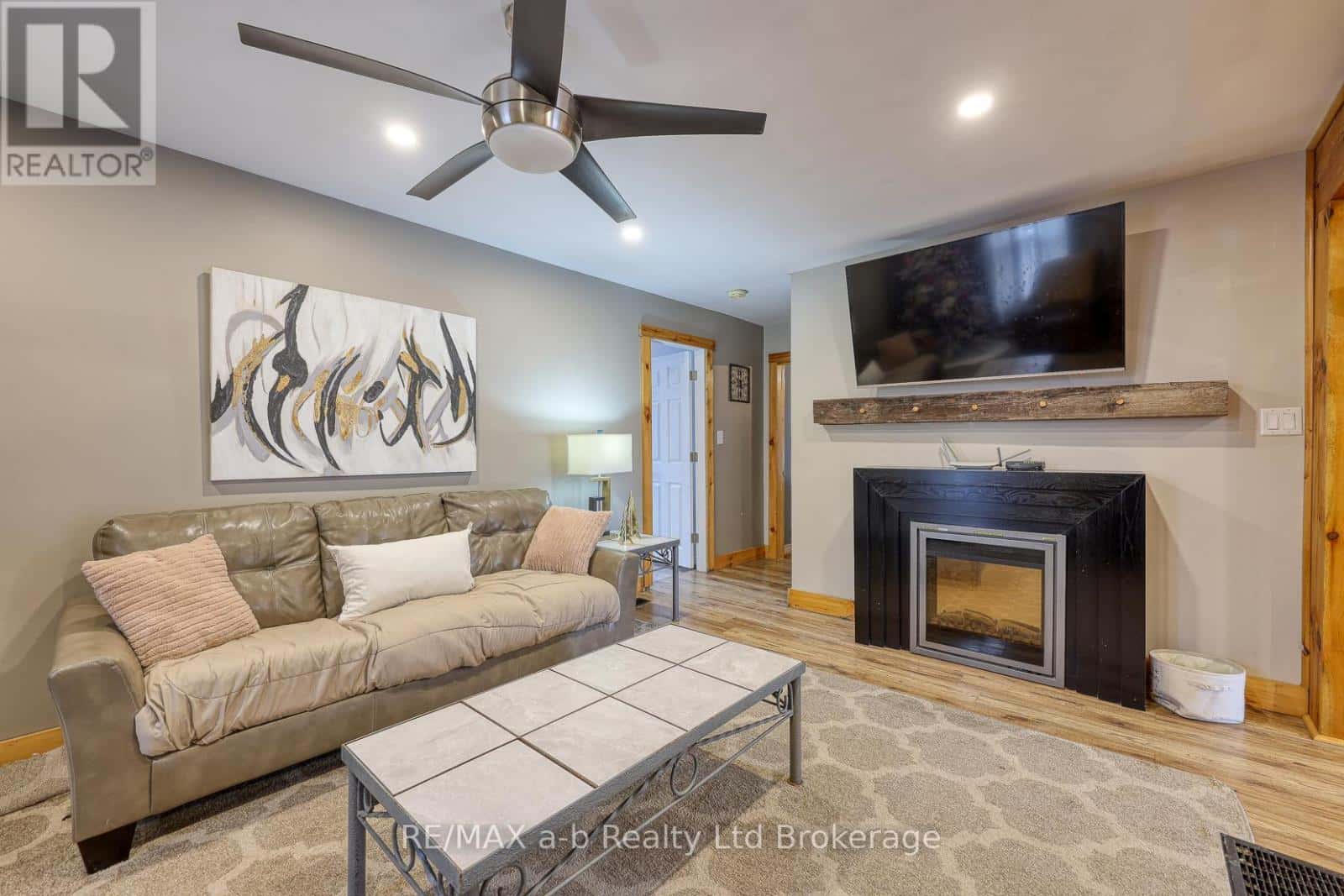 8 VICTORIA STREET — Norwich (Norwich Town), Ontario - Photo 5 of 32