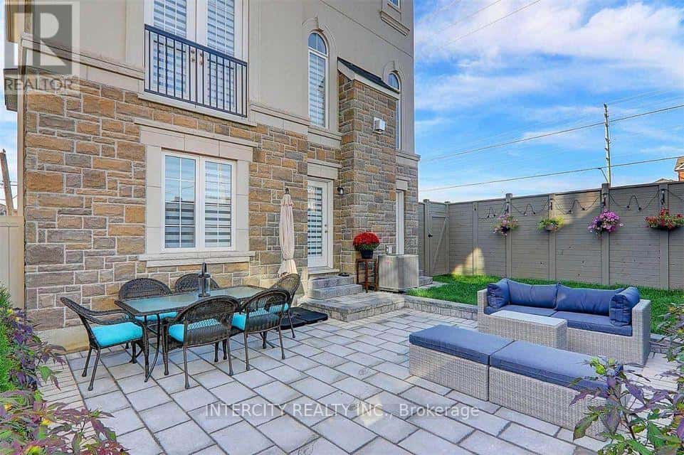 MAIN - 280 OXFORD STREET — Richmond Hill (Mill Pond), Ontario - Photo 4 of 16