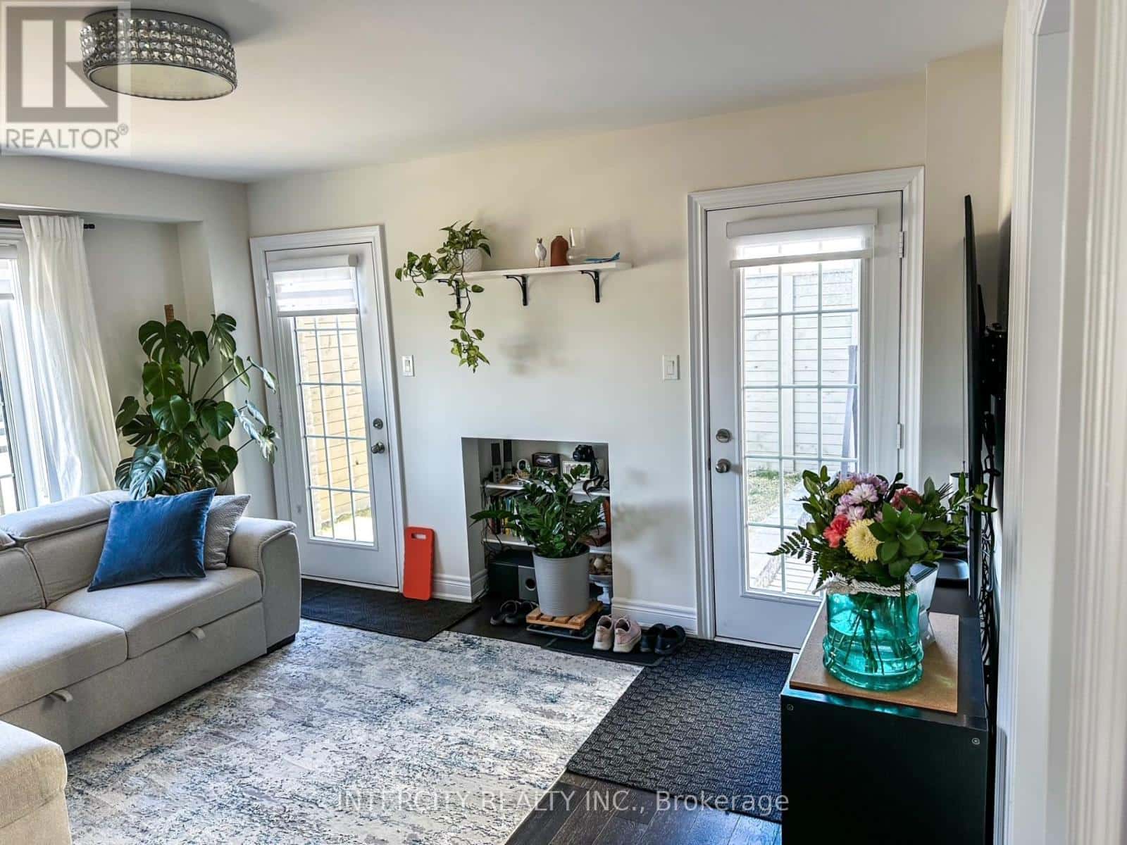 MAIN - 280 OXFORD STREET — Richmond Hill (Mill Pond), Ontario - Photo 5 of 16