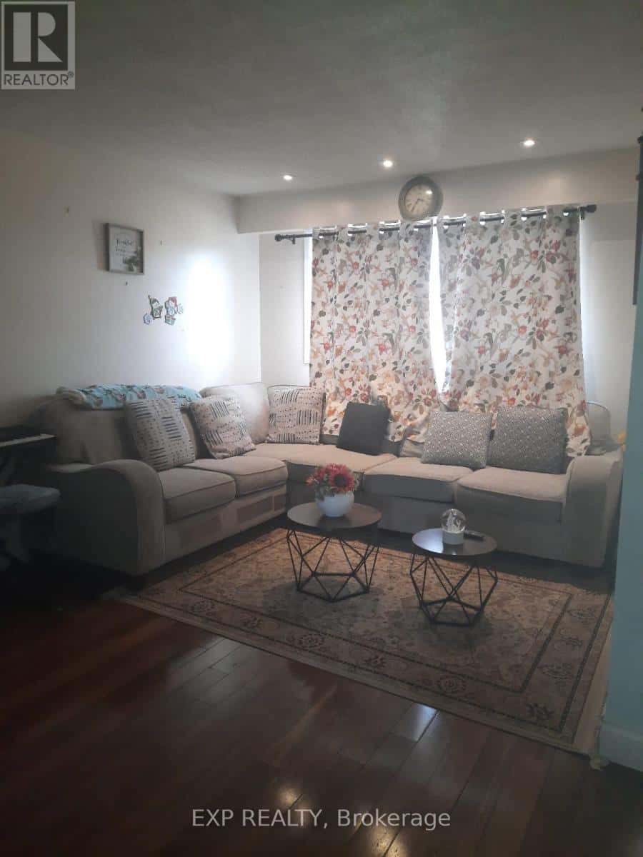 29 FANSHAWE DRIVE — Brampton (Heart Lake West), Ontario - Photo 3 of 14