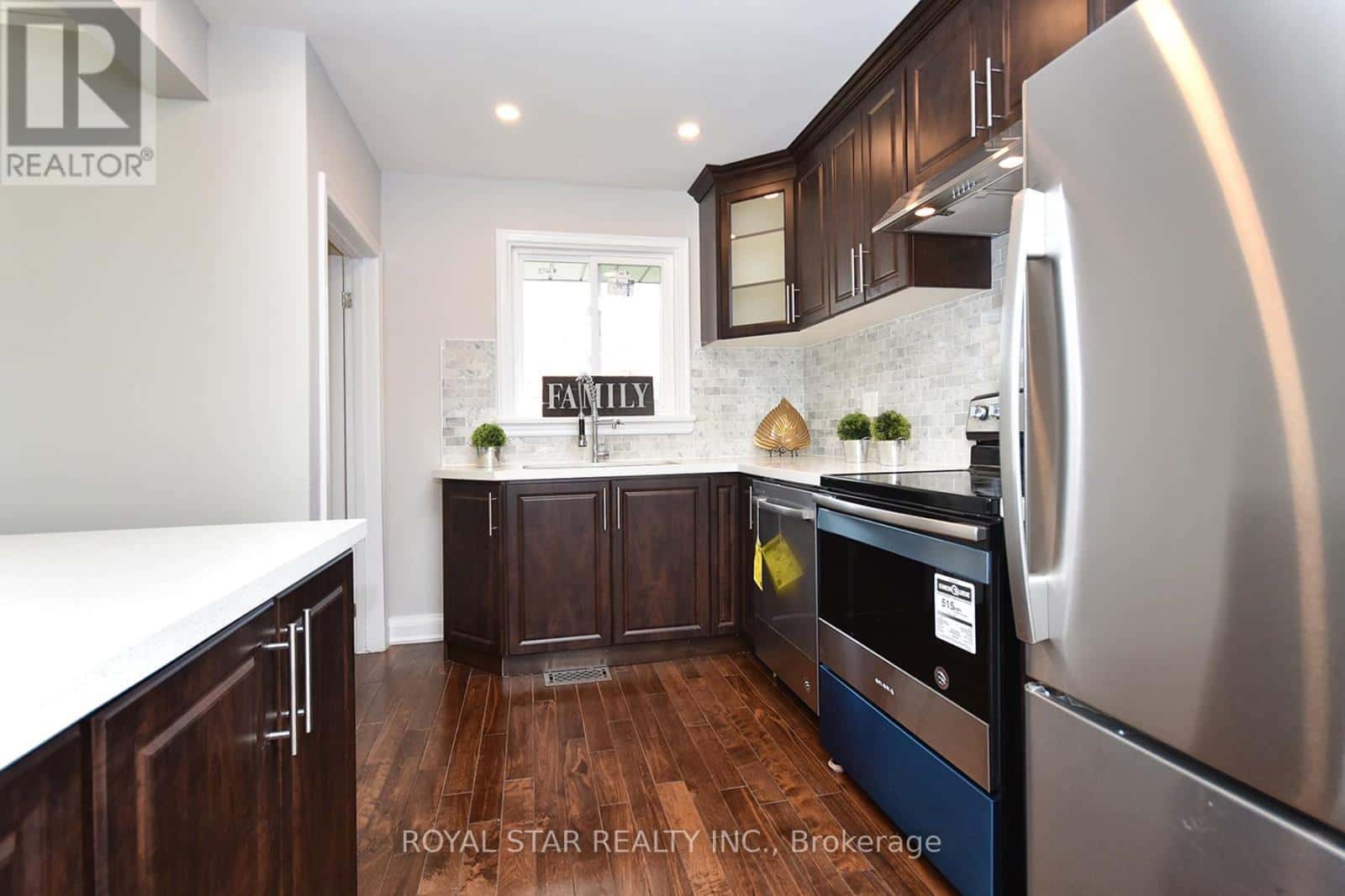 MAIN - 25 TWIN PAULS CRESCENT — Toronto (Wexford-Maryvale), Ontario - Photo 5 of 11