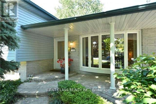 1085 PEARSON DRIVE — Oakville (CP College Park), Ontario - Photo 2 of 14