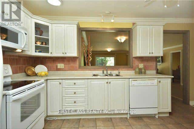 1085 PEARSON DRIVE — Oakville (CP College Park), Ontario - Photo 4 of 14