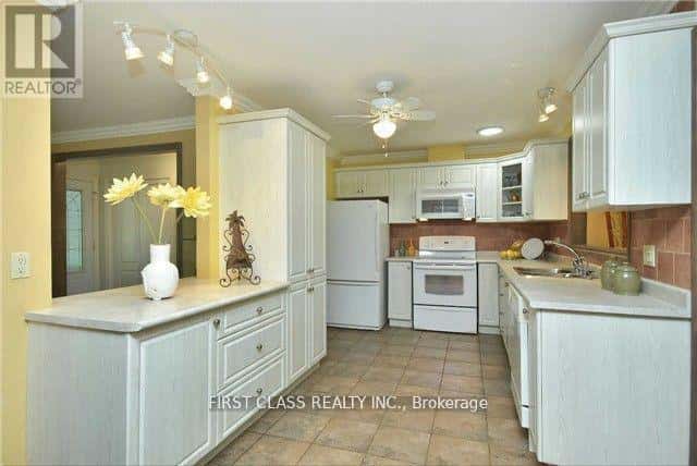 1085 PEARSON DRIVE — Oakville (CP College Park), Ontario - Photo 5 of 14