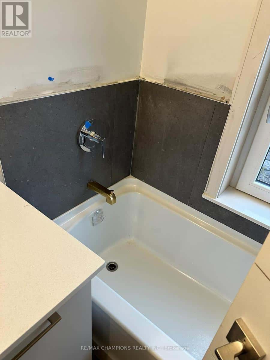 38 DESIREE PLACE — Caledon (Bolton West), Ontario - Photo 5 of 14