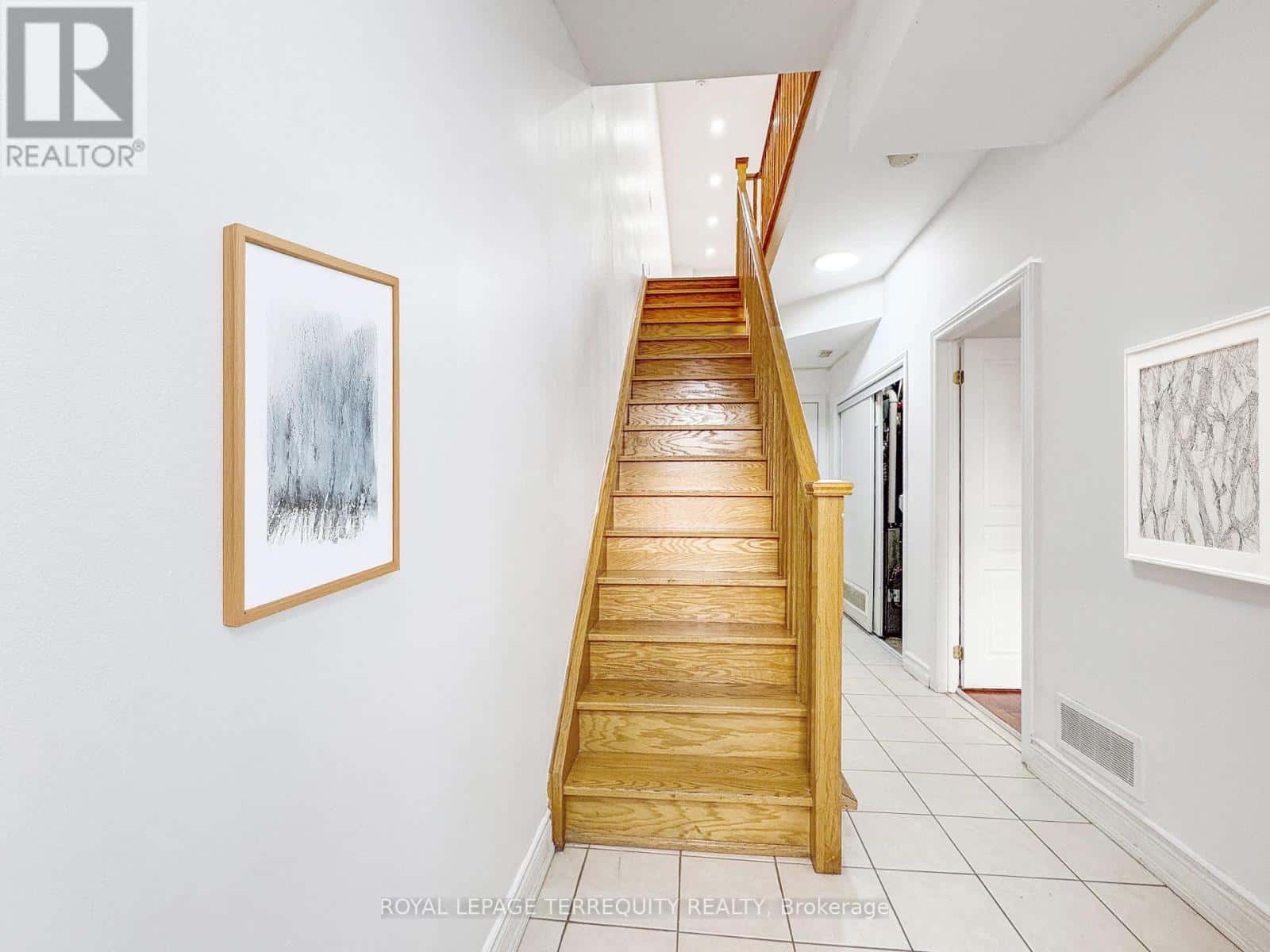 25 BIJOU WALK — Toronto (Mount Dennis), Ontario - Photo 4 of 16