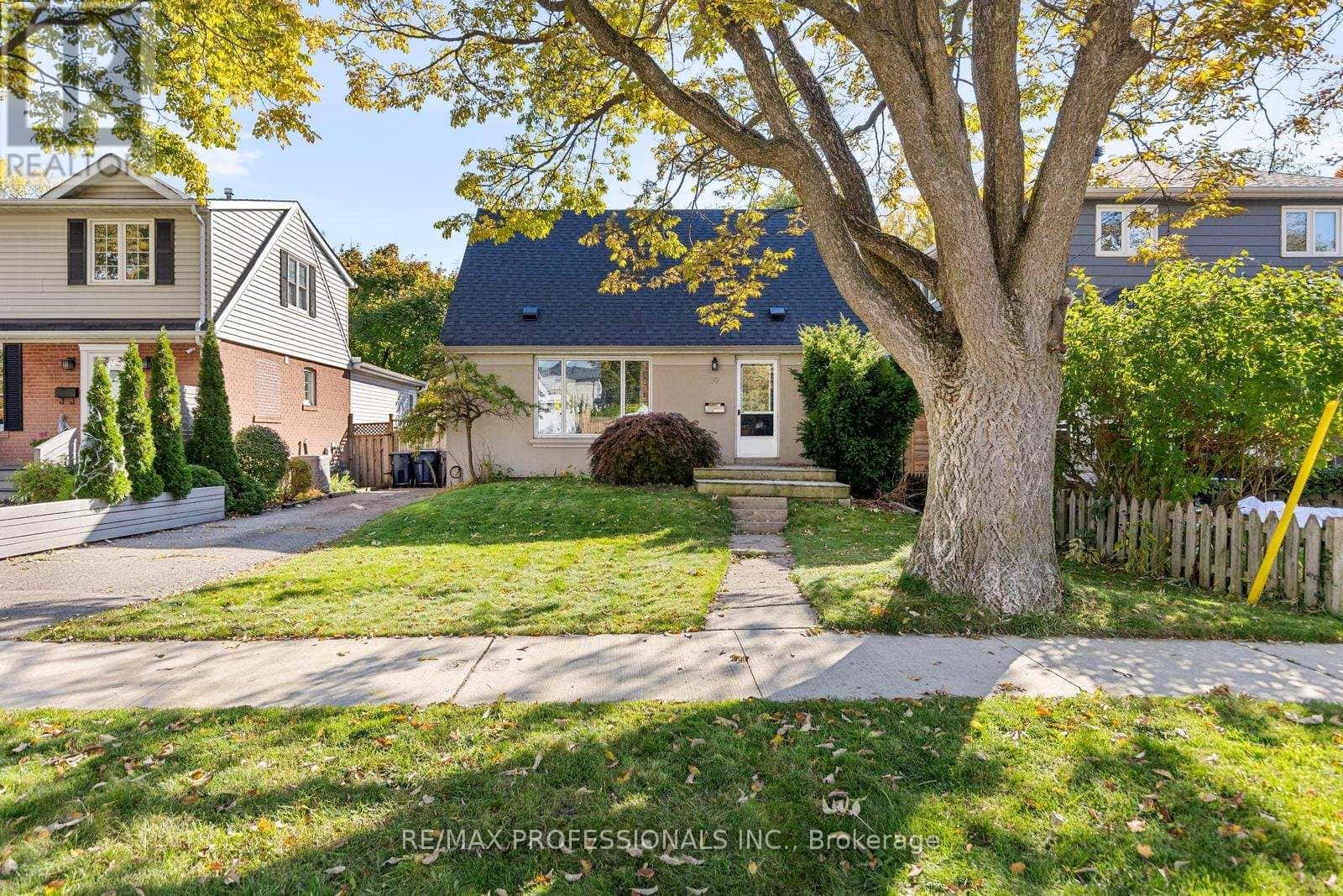 19 MITCHAM DRIVE — Toronto (Alderwood), Ontario - Photo 3 of 47