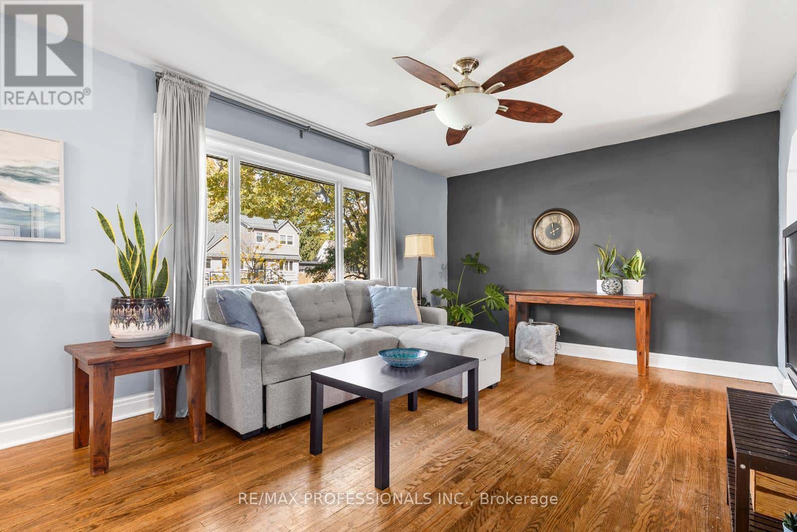 19 MITCHAM DRIVE — Toronto (Alderwood), Ontario - Photo 4 of 47