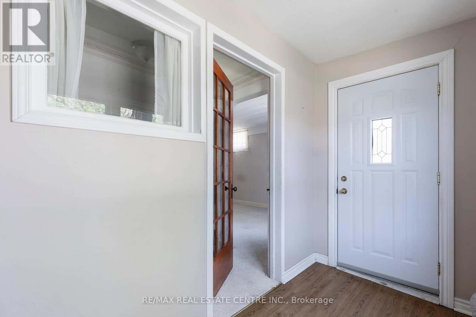 27 BARONS AVENUE N — Hamilton (Homeside), Ontario - Photo 3 of 47