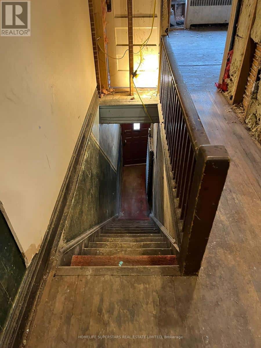 2553 DUNDAS STREET W — Toronto (High Park North), Ontario - Photo 3 of 10