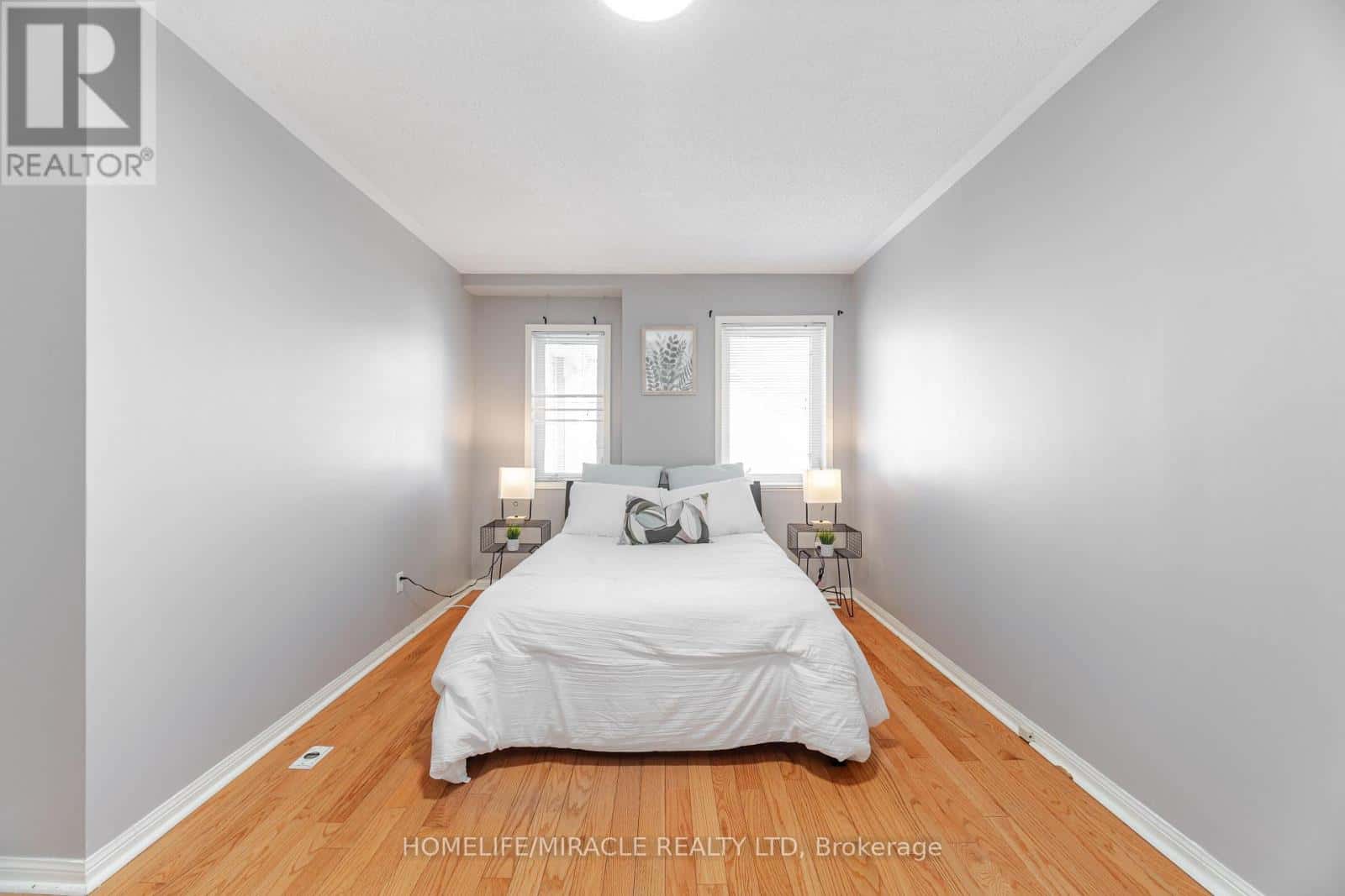 32 - 83 MONDEO DRIVE — Toronto (Dorset Park), Ontario - Photo 2 of 39