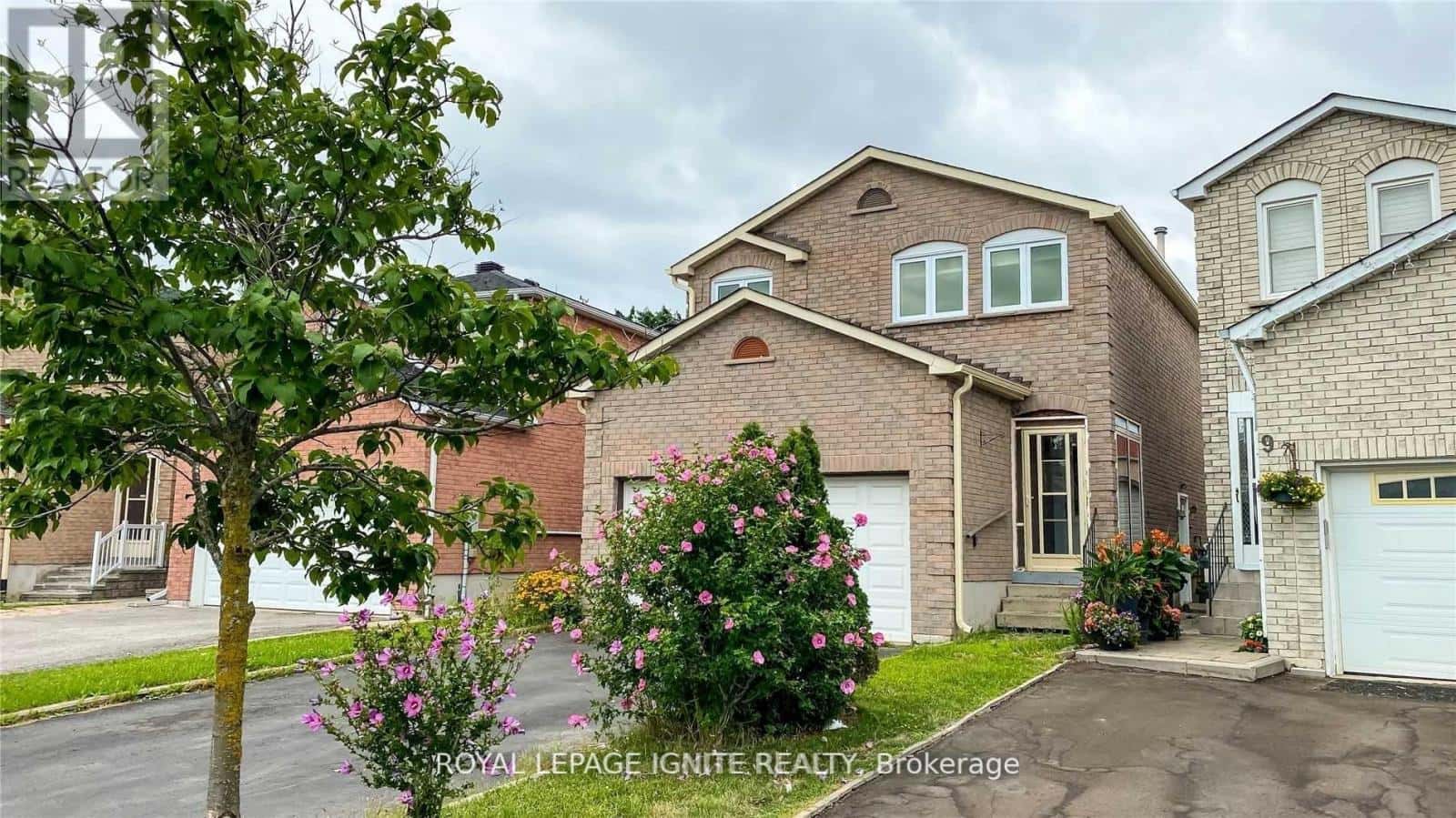 11 JAMES EDWARD DRIVE — Markham (Middlefield), Ontario - Photo 2 of 25