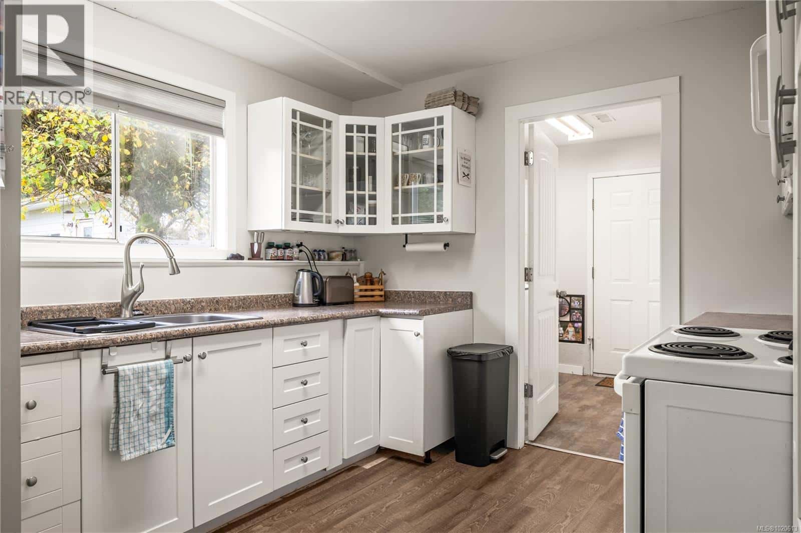 6972 Leland Rd — Lantzville, British Columbia - Photo 4 of 63