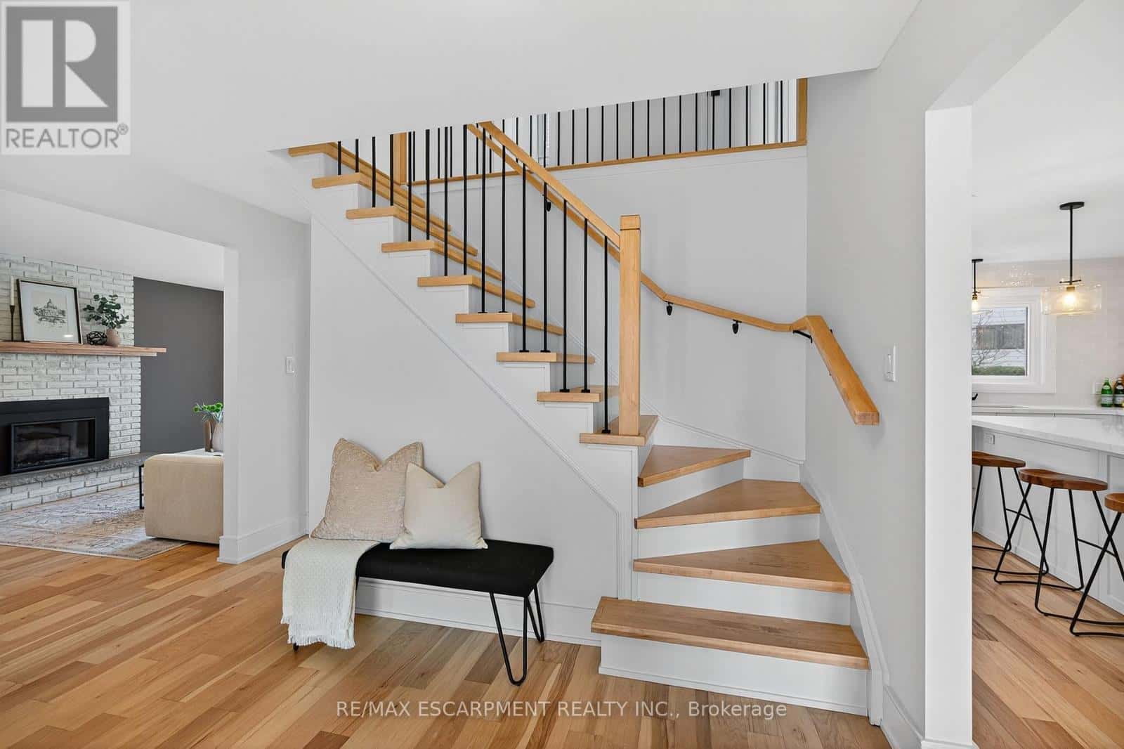 2347 TWEEDSMUIR COURT — Burlington (Brant Hills), Ontario - Photo 5 of 46