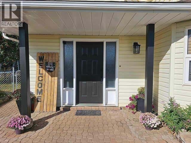 5604 MINNAKER CRESCENT — Fort Nelson, British Columbia - Photo 2 of 40