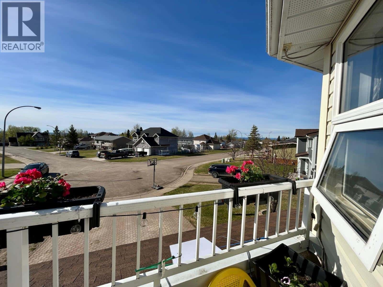 5604 MINNAKER CRESCENT — Fort Nelson, British Columbia - Photo 4 of 40