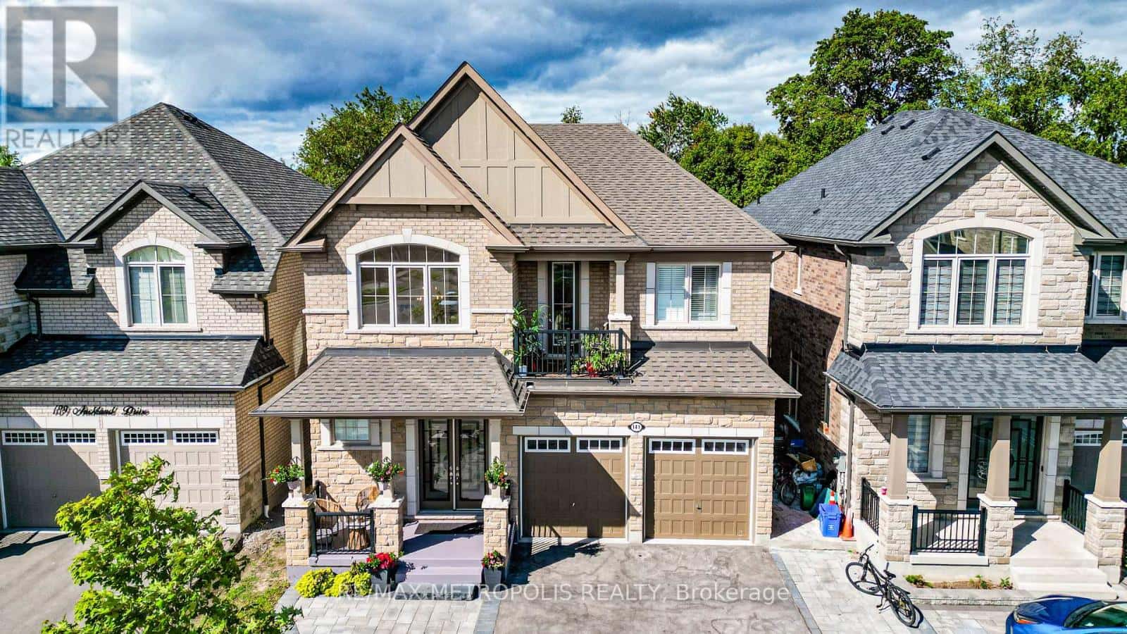 141 AUCKLAND DRIVE — Whitby, Ontario - Photo 2 of 49