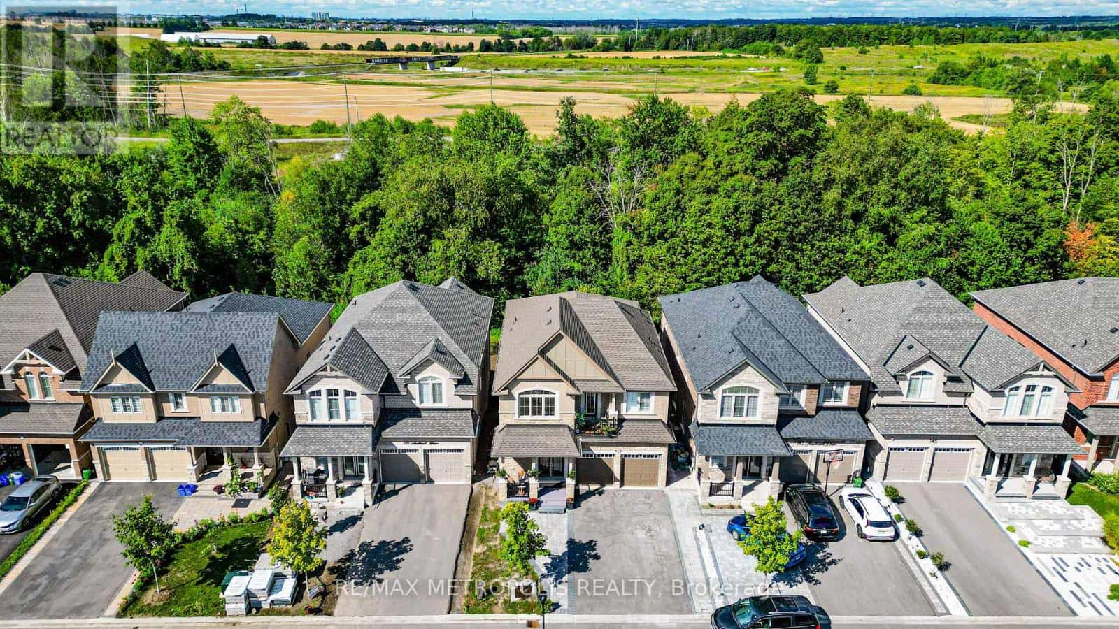 141 AUCKLAND DRIVE — Whitby, Ontario - Photo 3 of 49