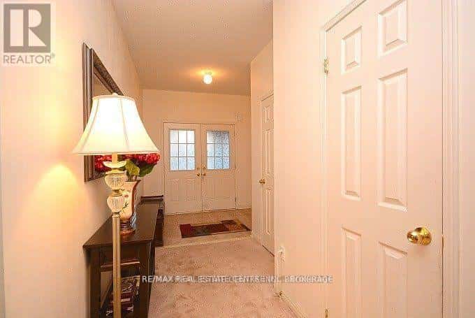 781 SHANKS HEIGHTS — Milton (CO Coates), Ontario - Photo 2 of 16