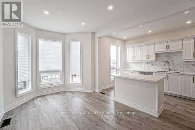 UPPER - 360 CANNON STREET — Hamilton (Landsdale), Ontario - Photo 4 of 9