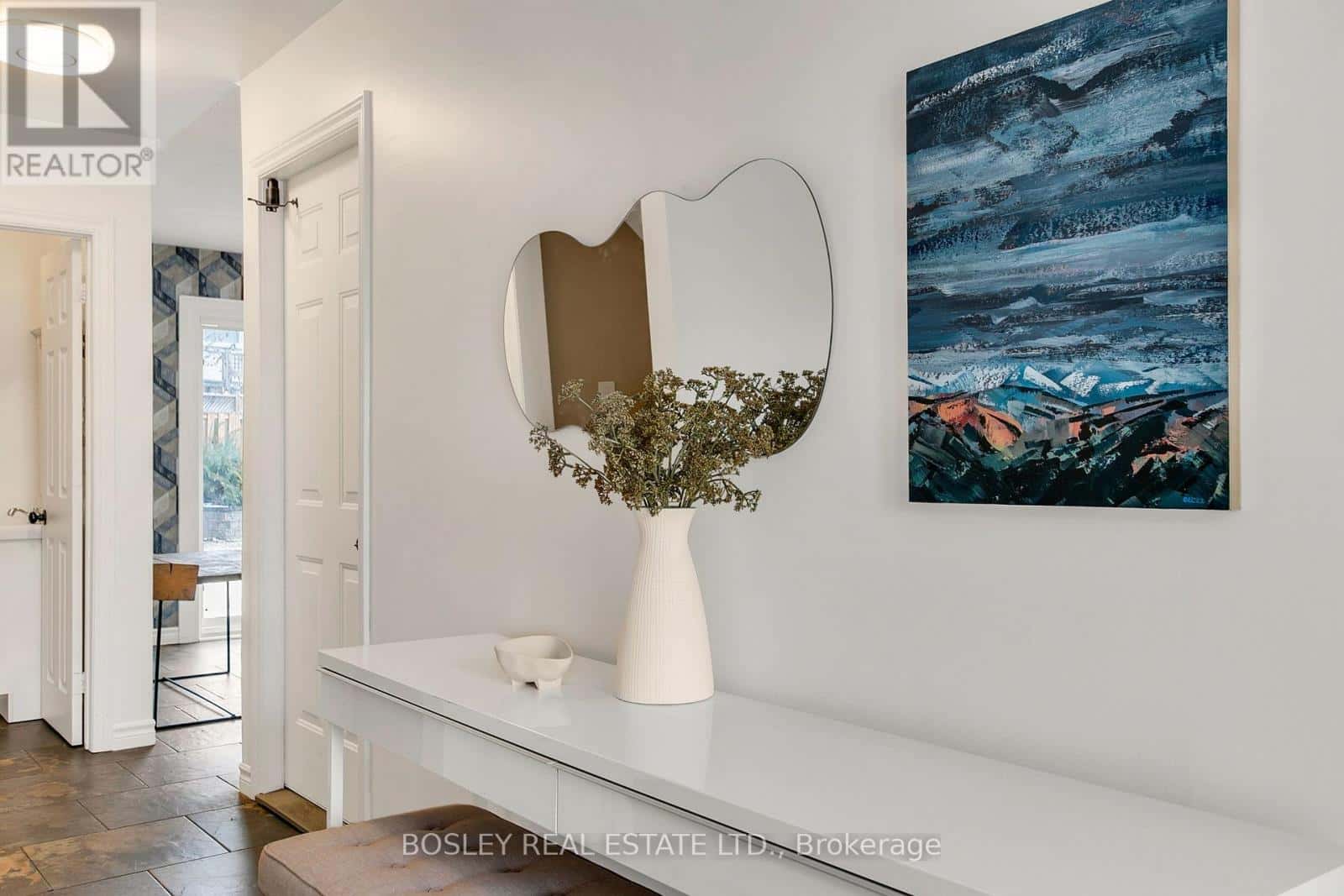 1003 HAWTHORNE COURT — Oshawa (Donevan), Ontario - Photo 4 of 49