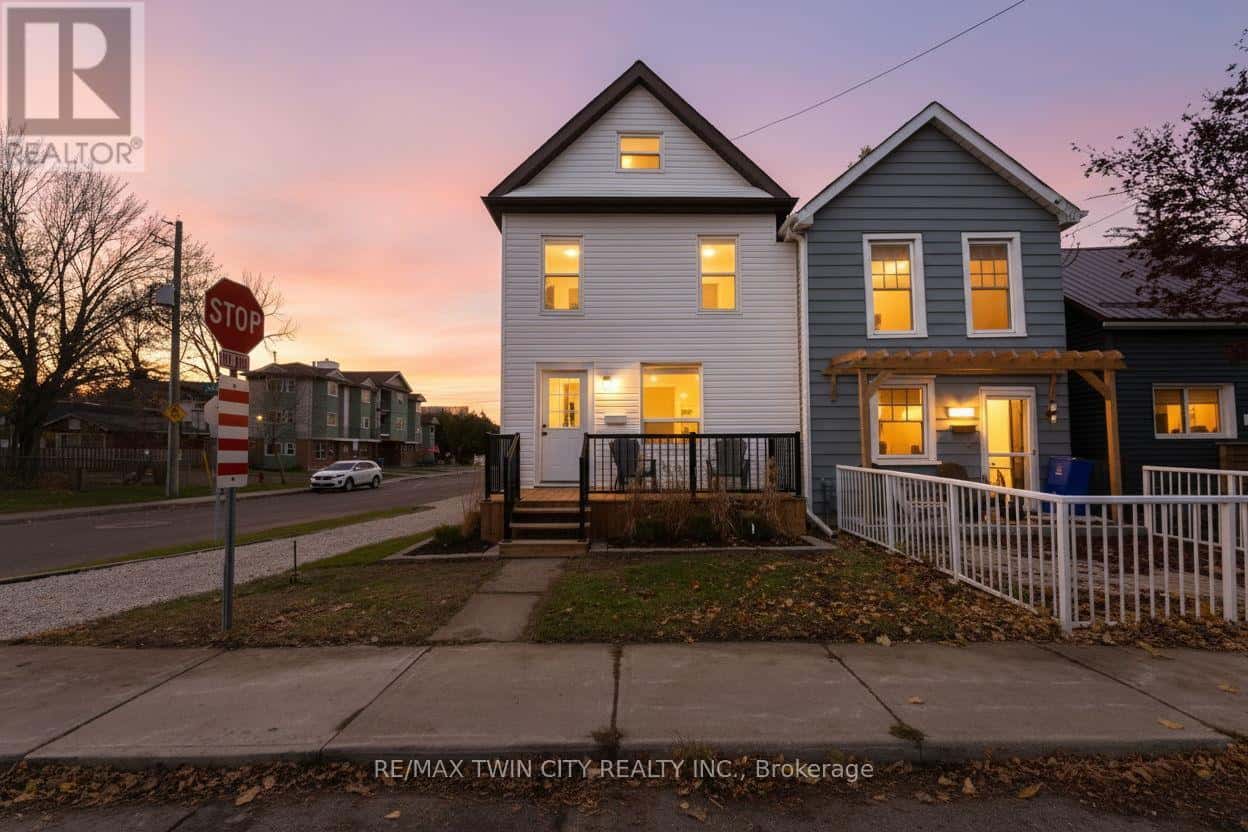 581 John Street North