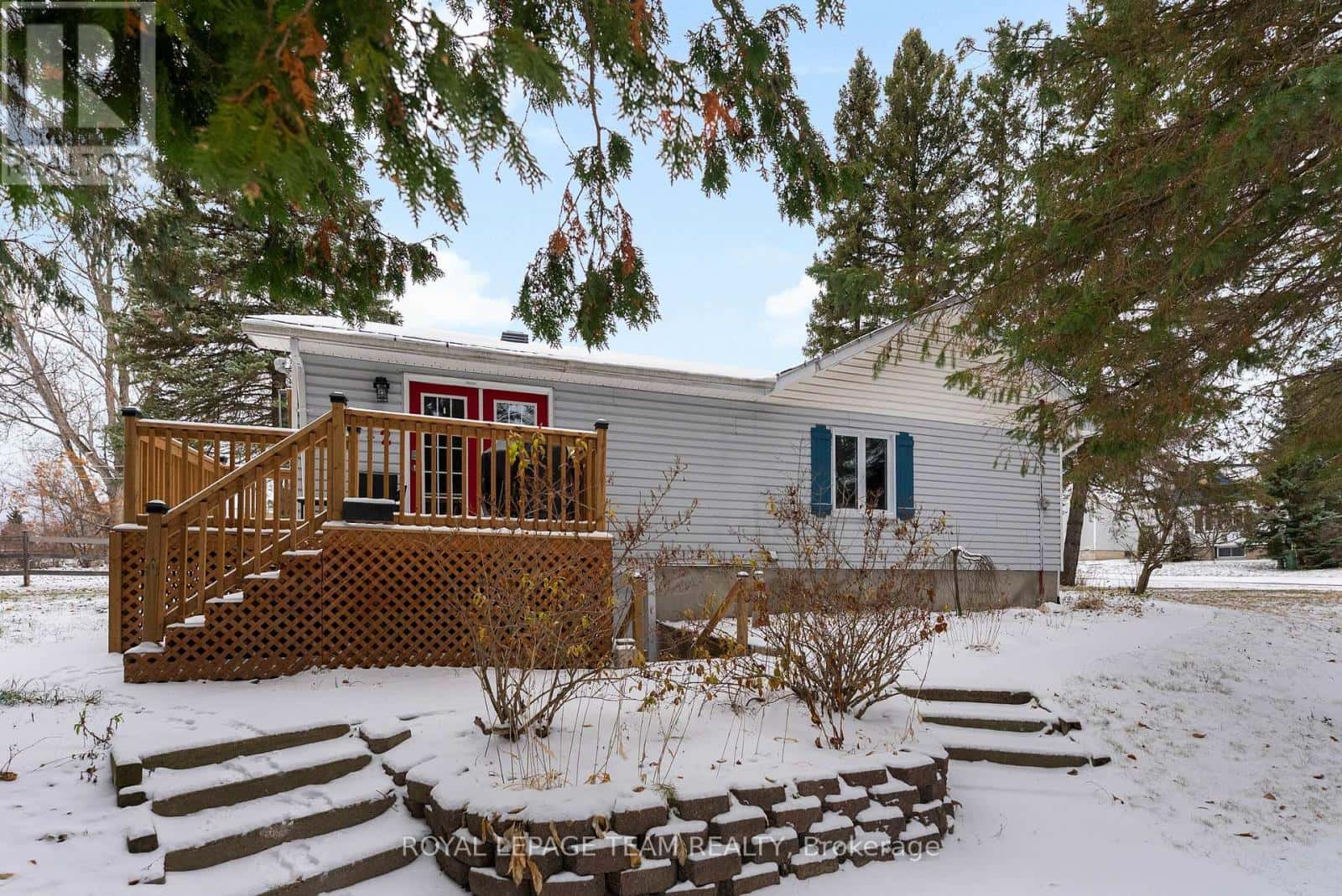 612 KAREN STREET — Laurentian Valley, Ontario - Photo 2 of 19