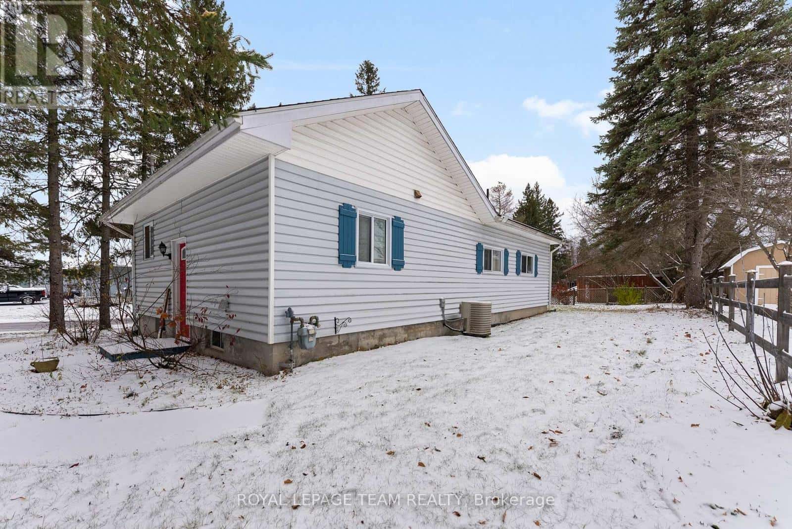 612 KAREN STREET — Laurentian Valley, Ontario - Photo 5 of 19